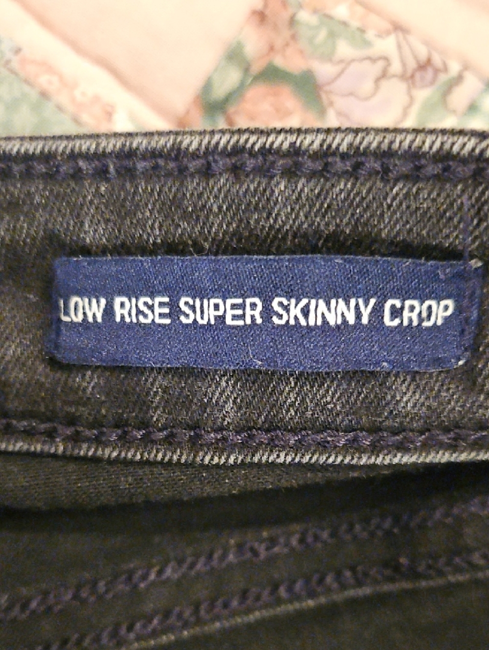Hollister- Low Rise Super Skinny Crop Jeans - Floral Embrodery Size 11 R - Picture 9 of 10